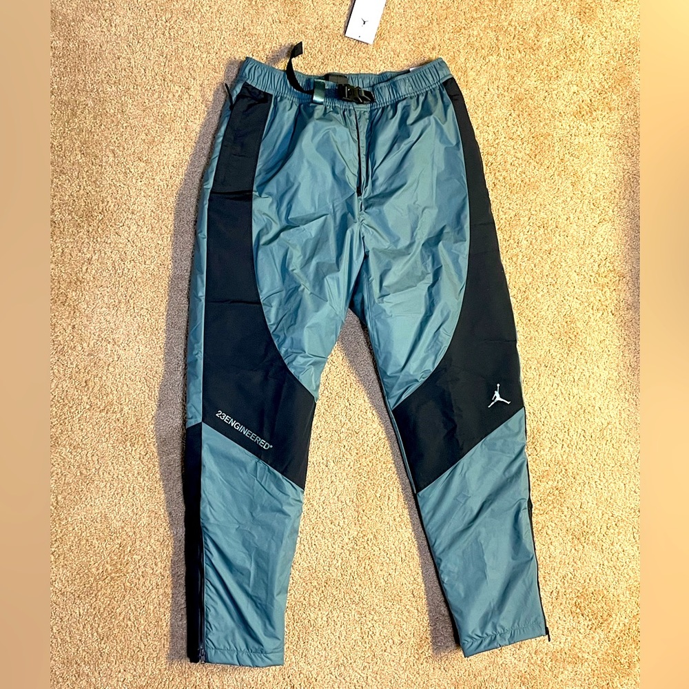 NEW Jordan Brand insulated Woven pants, ski/snow pants size medium/large